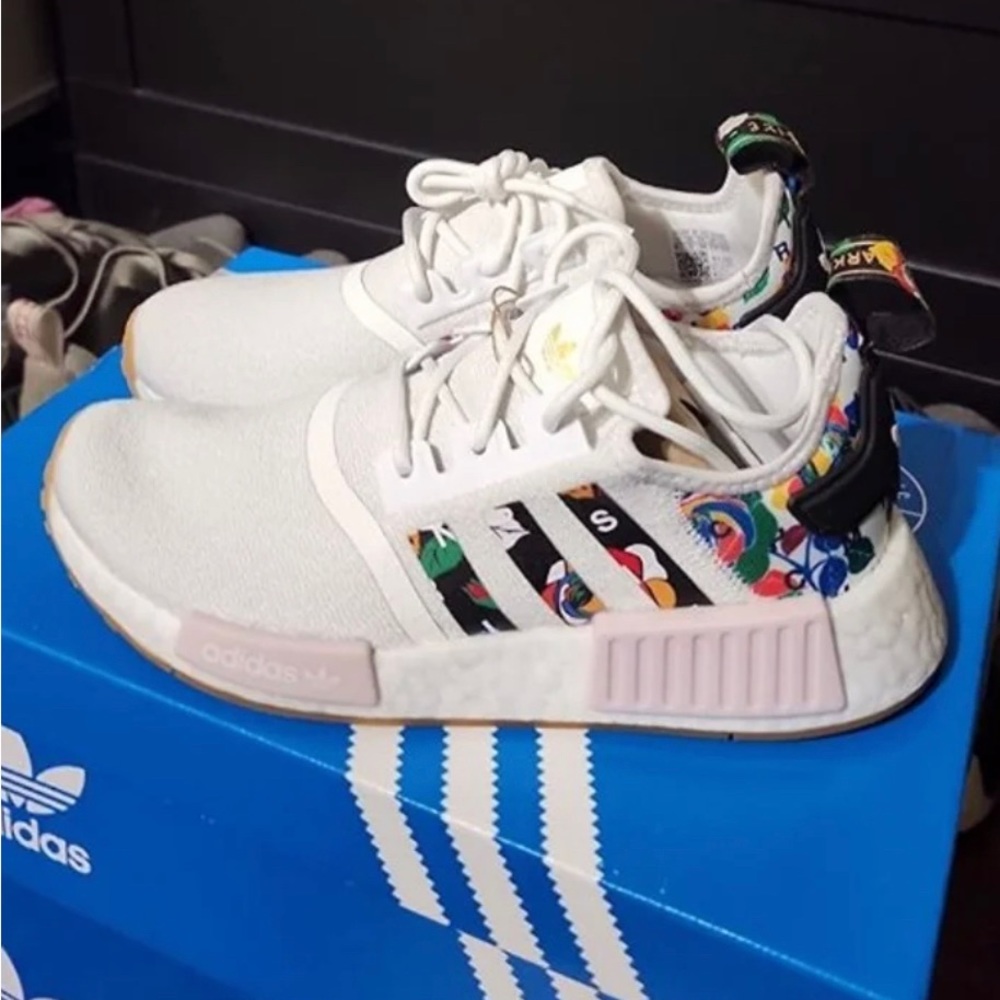 Adidas NMD_R1 Shoes Cloud White Floral Sneakers GW0563 Womens Size 7.5